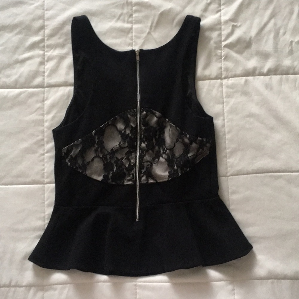 EXPRESS- Beautiful top.